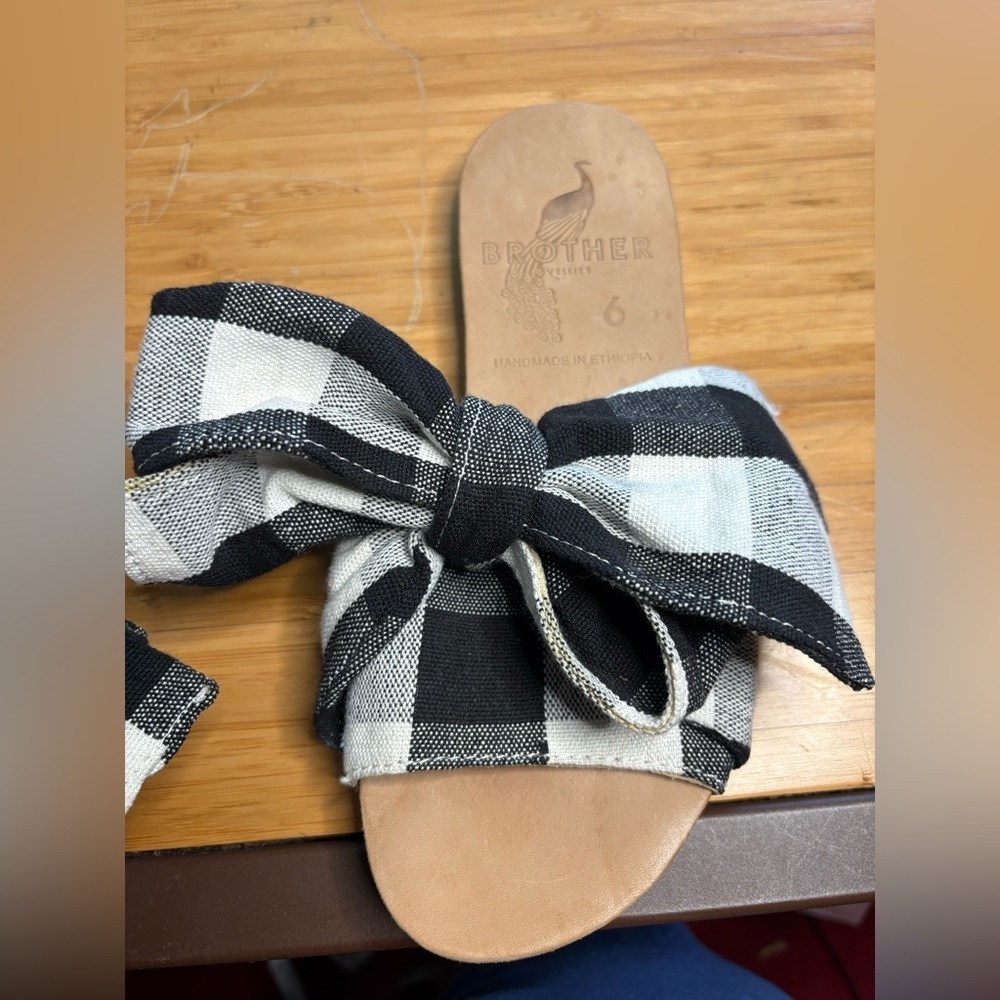 Euc Brother Vellies-Burkina Slide Montauk Picnic Sandals. Size 6 — image 4 of 5